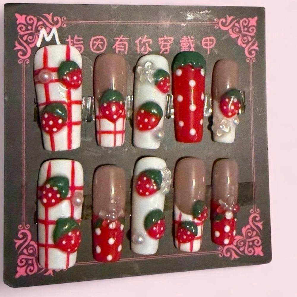 Sold 🏷️ Strawberry Nail Art Set